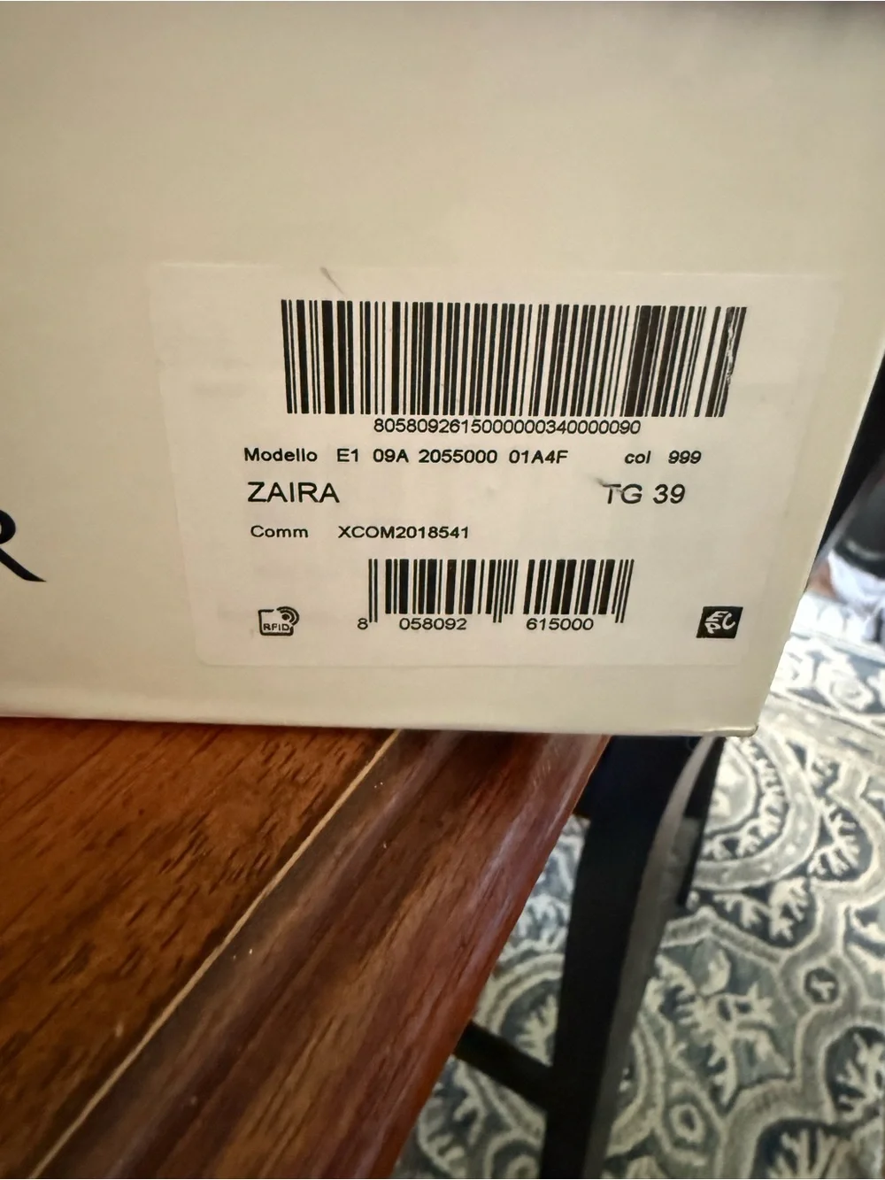 Gorgeous Guaranteed Authentic Moncler Zaira Platform Leather Slides